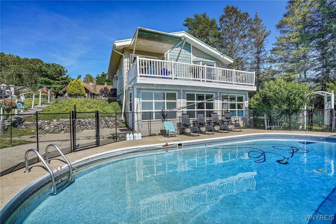 Exterior, Pool