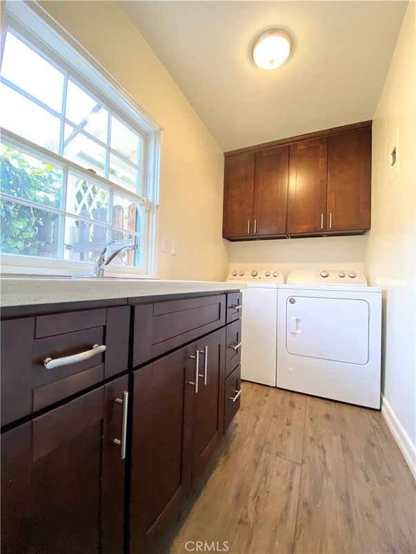 Interior, Washer, Wood Texture Flooring
