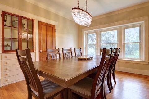 Chandelier, Dining room, Interior, Wood Texture Flooring