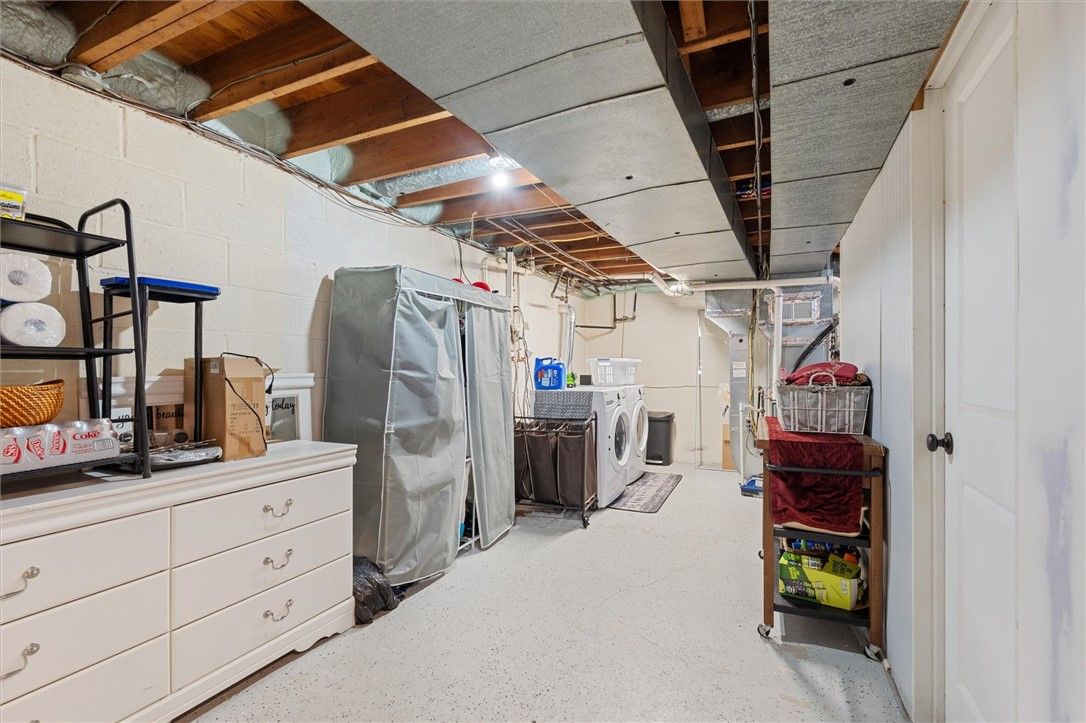 Interior, Washer, Wooden Beams