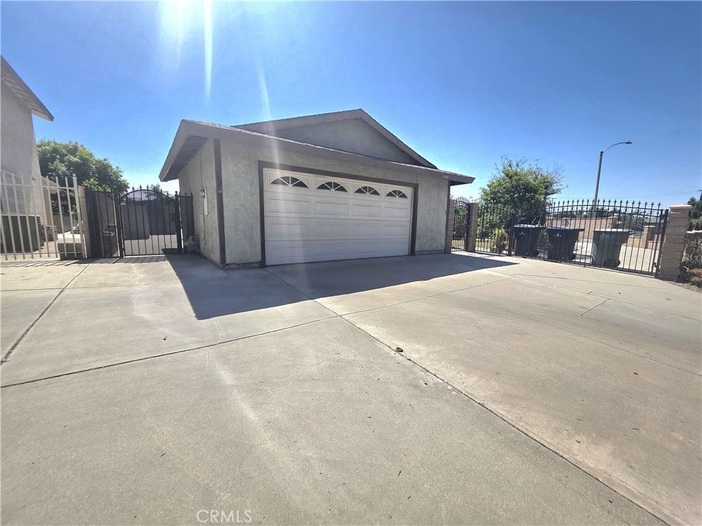 Detached Garage, Exterior