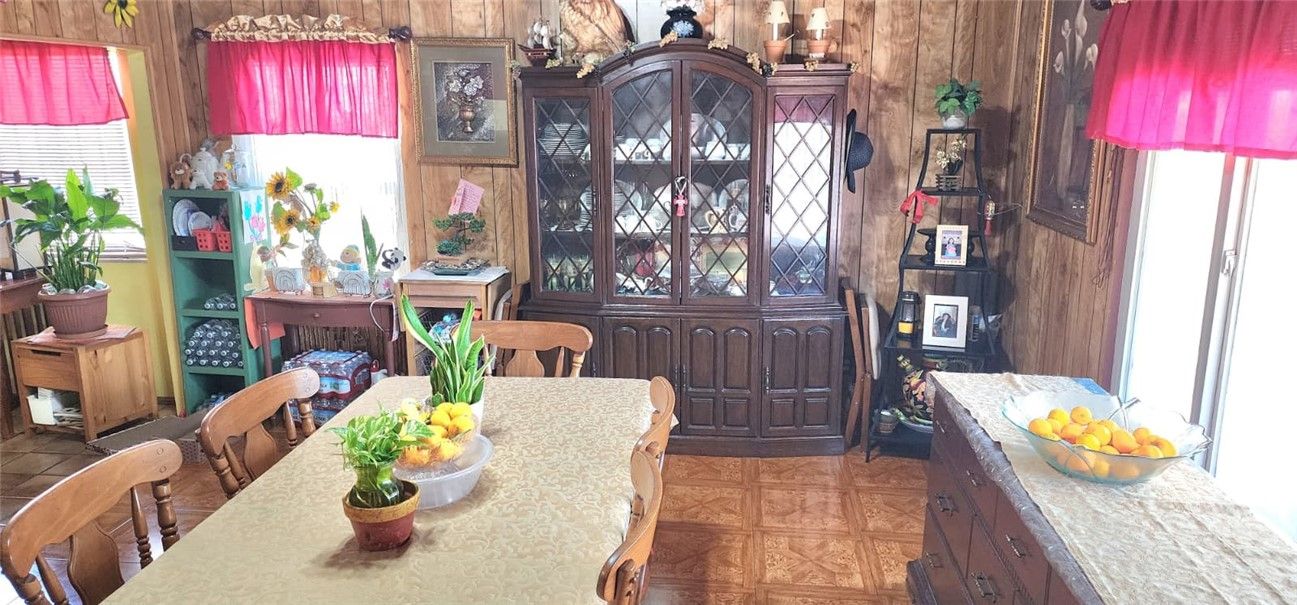 Dining room, Interior