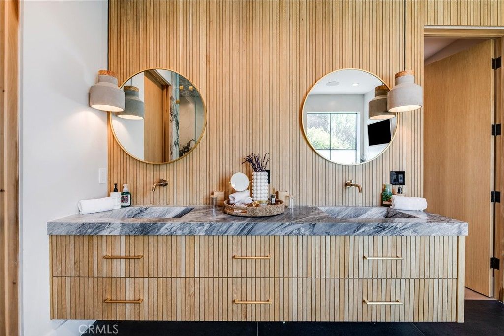 Bathroom, Dual Sink Vanities, Interior, Pendant Lights