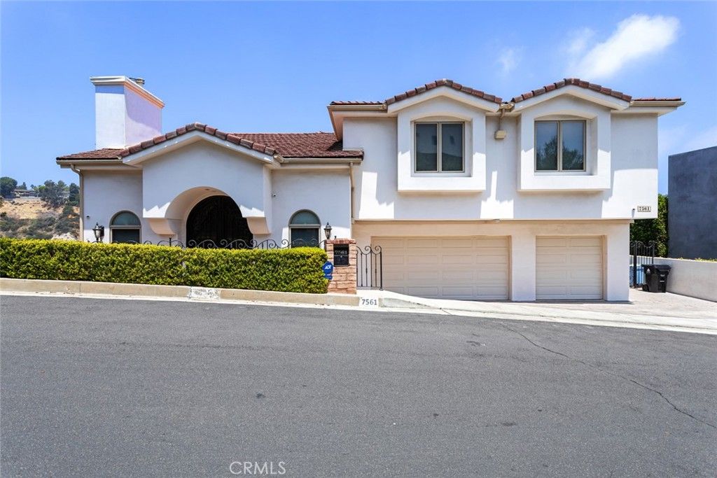 Attached, Exterior, Facade, Mediterranean