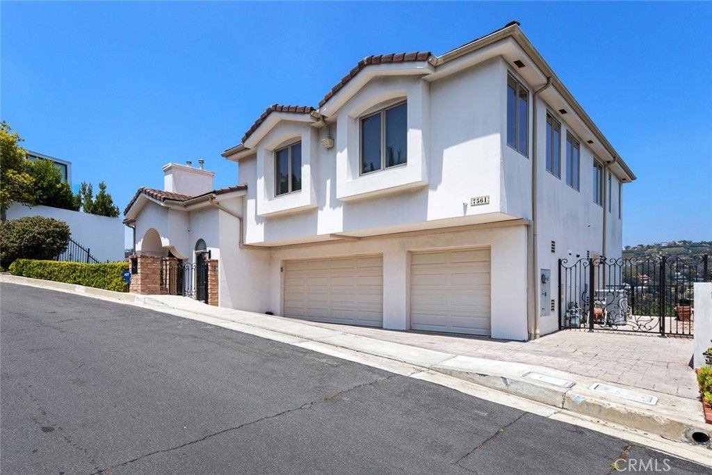Attached, Exterior, Facade, Spanish Mediterranean
