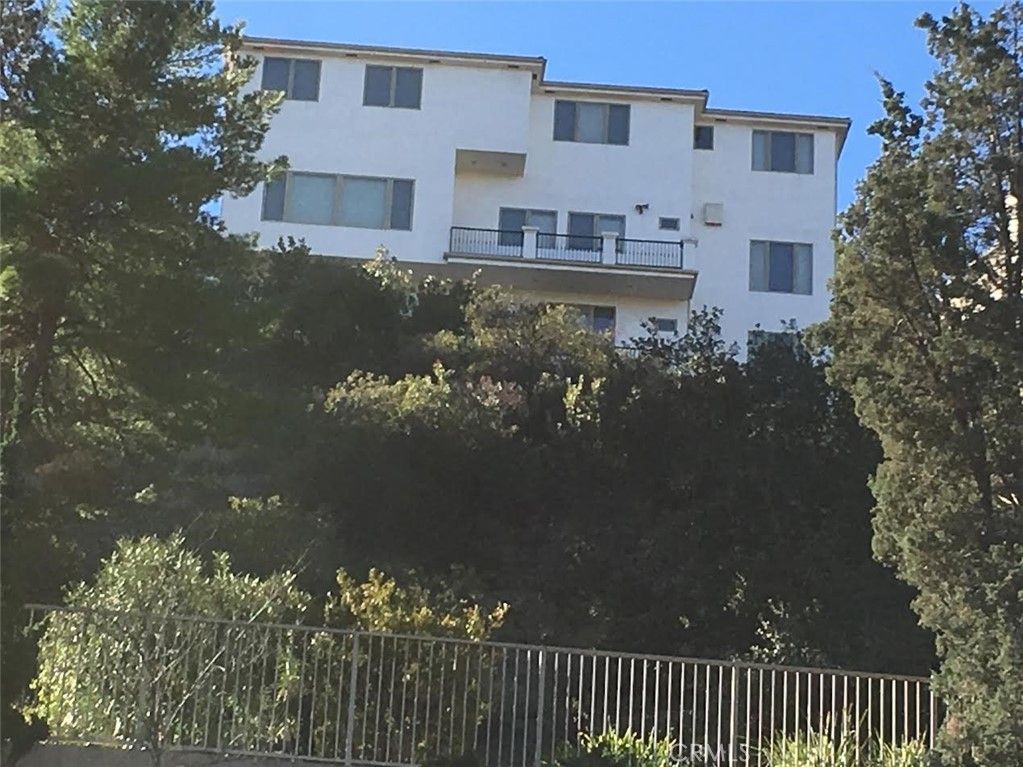 Exterior, Facade, Modern