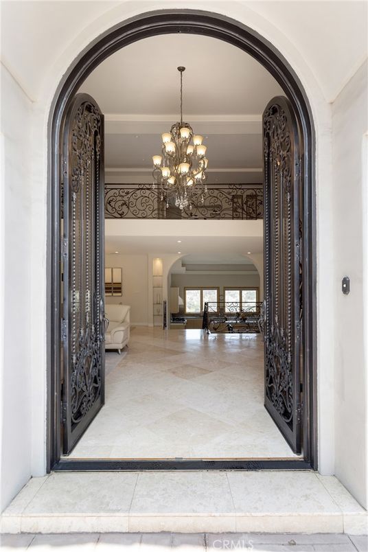 Chandelier, Interior