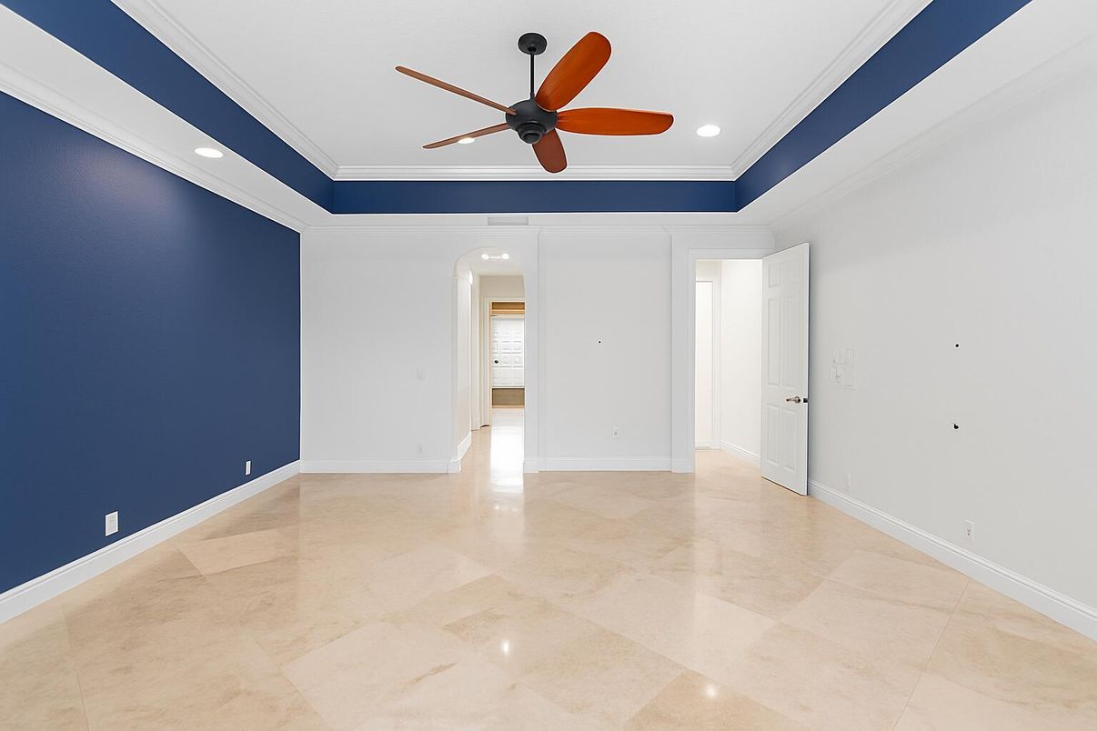 Empty room, Interior, Recessed Lighting