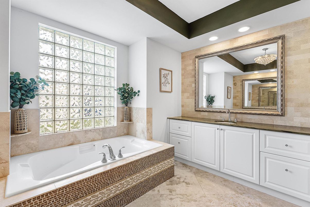 Bathroom, Interior, Recessed Lighting