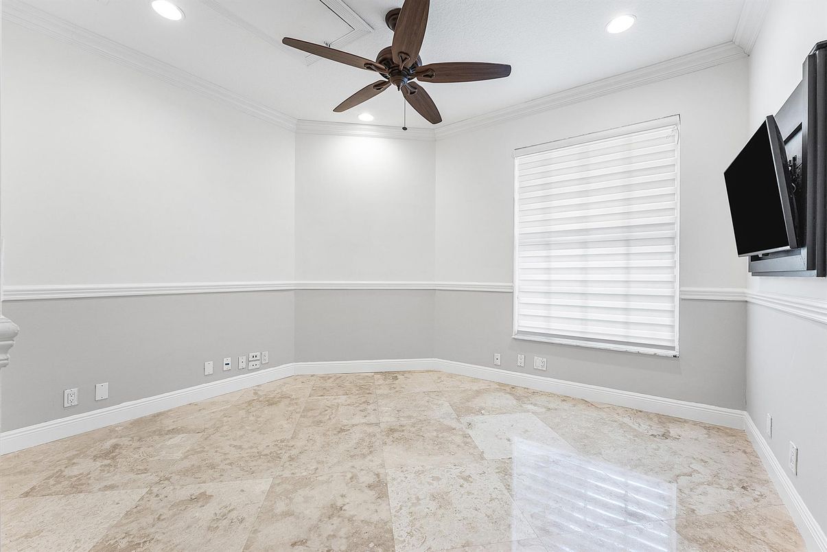 Empty room, Interior, Recessed Lighting