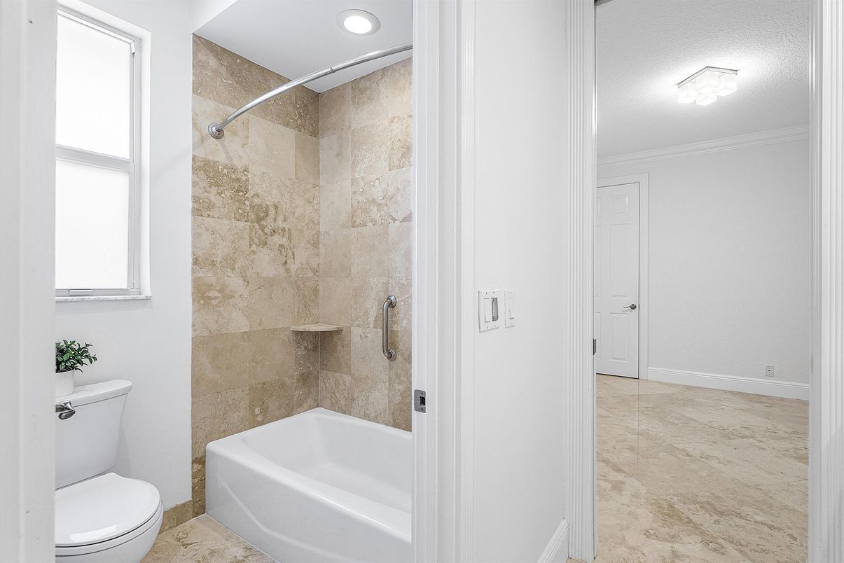 Bathroom, Interior, Recessed Lighting