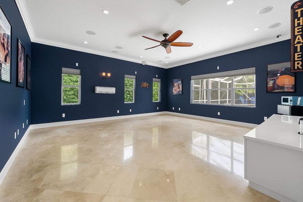 Empty room, Interior, Recessed Lighting