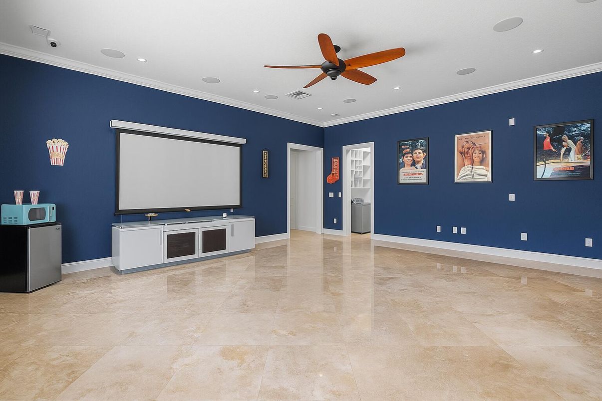 Empty room, Interior, Projection Screen, Recessed Lighting