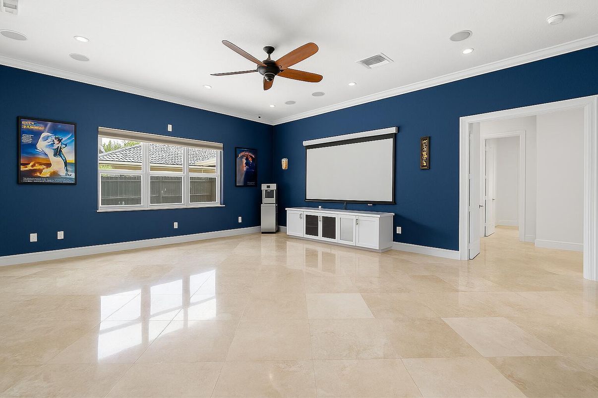 Empty room, Interior, Projection Screen, Recessed Lighting