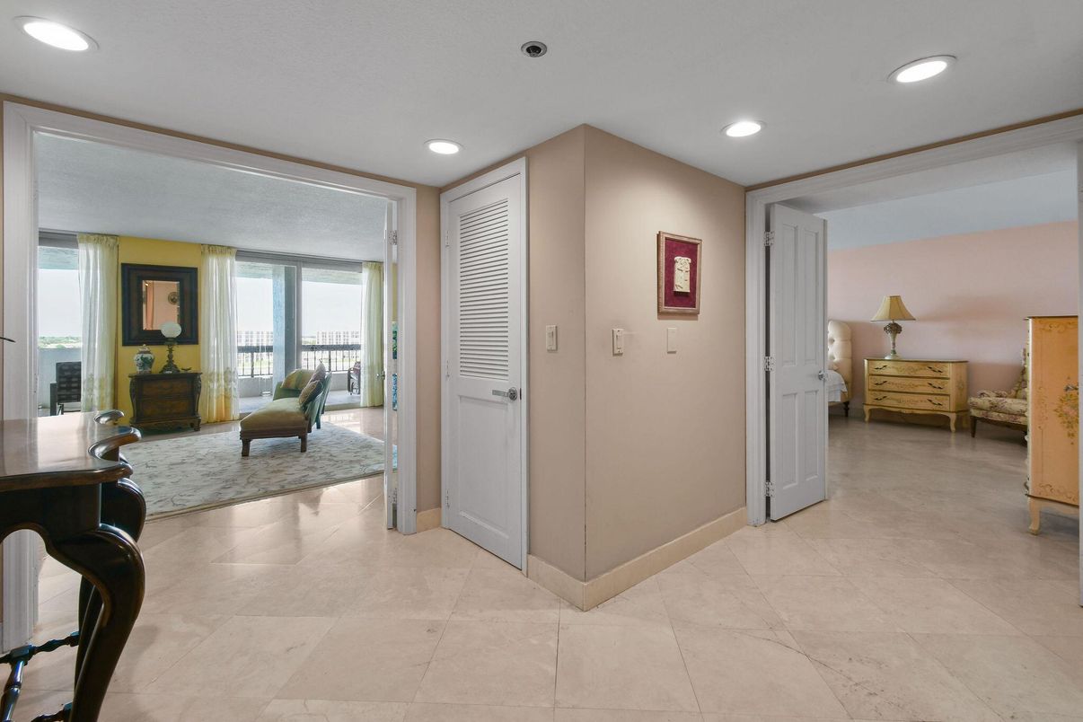 Interior, Recessed Lighting