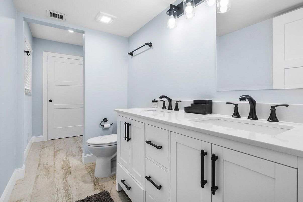 Bathroom, Dual Sink Vanities, Interior, Recessed Lighting