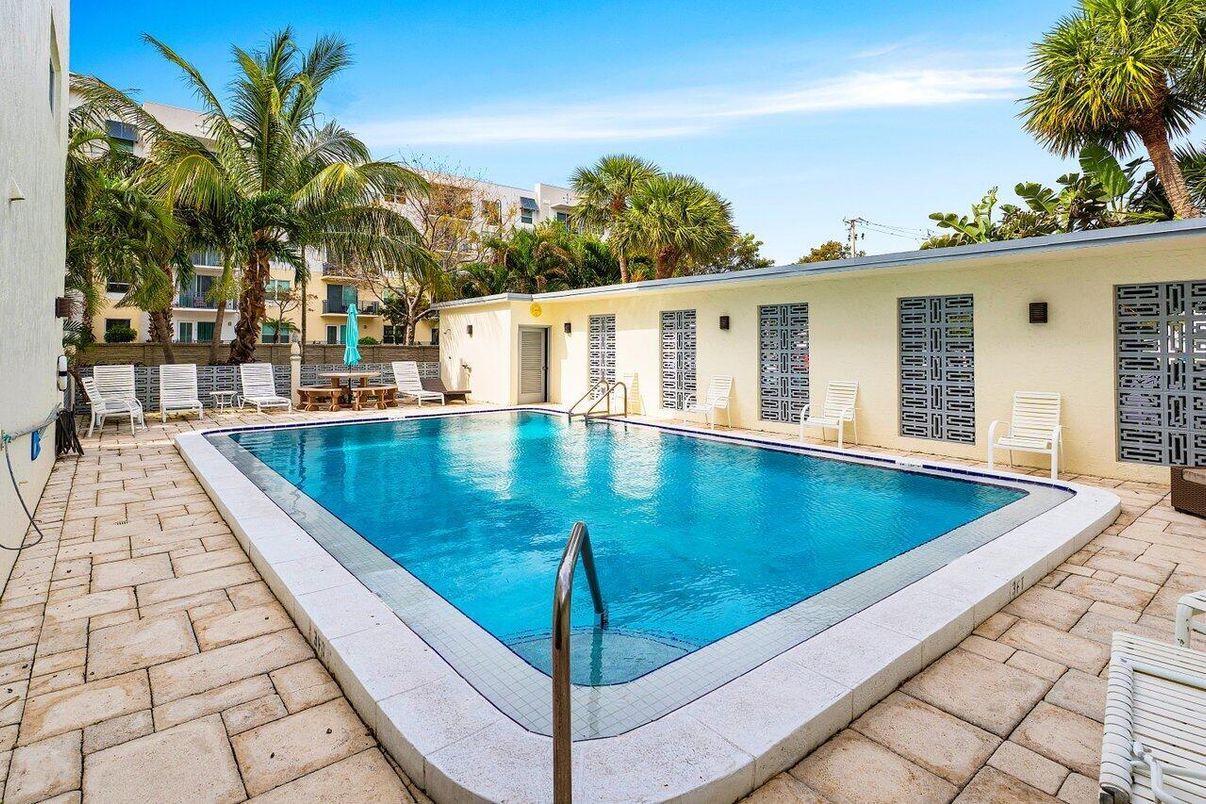 Exterior, Pool