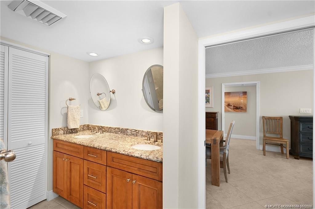 Bathroom, Dual Sink Vanities, Interior, Recessed Lighting