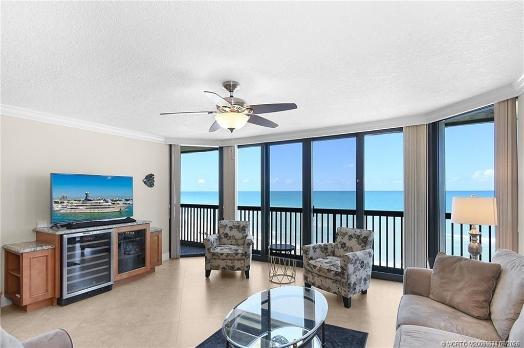 Interior, Living room, Water