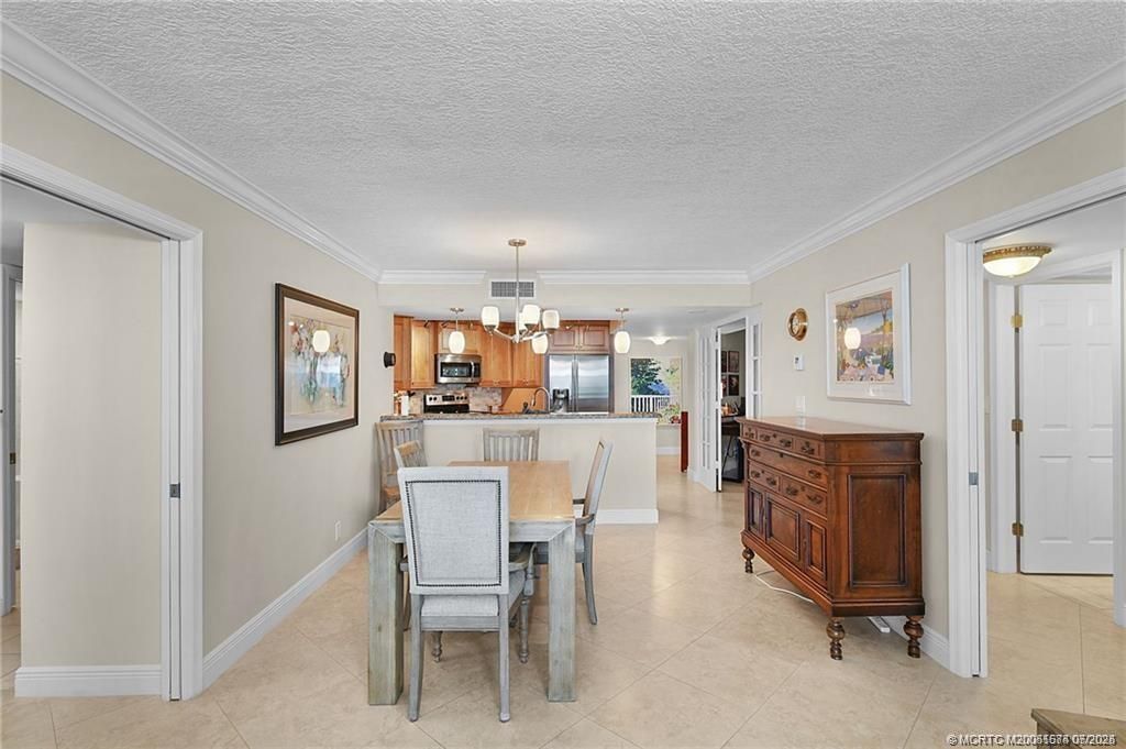 Dining room, Interior, Kitchen, Pendant Lights, Stainless Steel Appliances