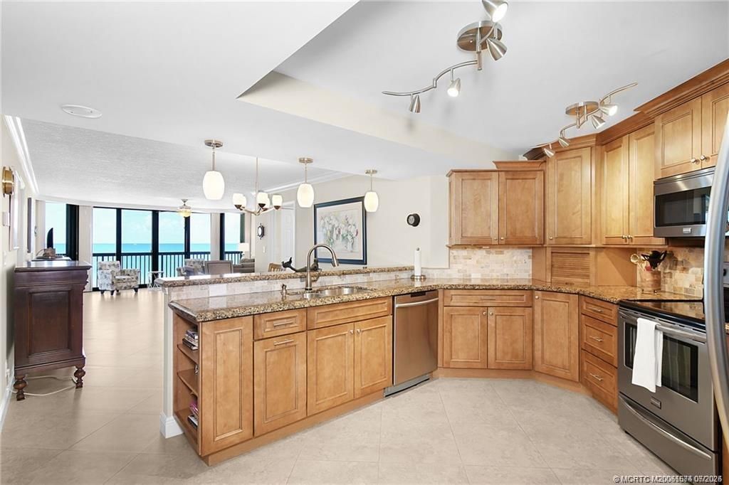 Dining room, Interior, Kitchen, Pendant Lights, Stainless Steel Appliances, Water