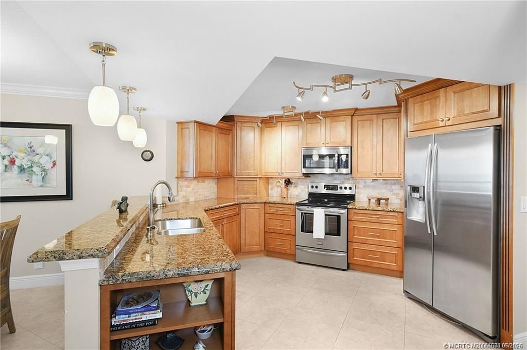 Interior, Kitchen, Pendant Lights, Stainless Steel Appliances