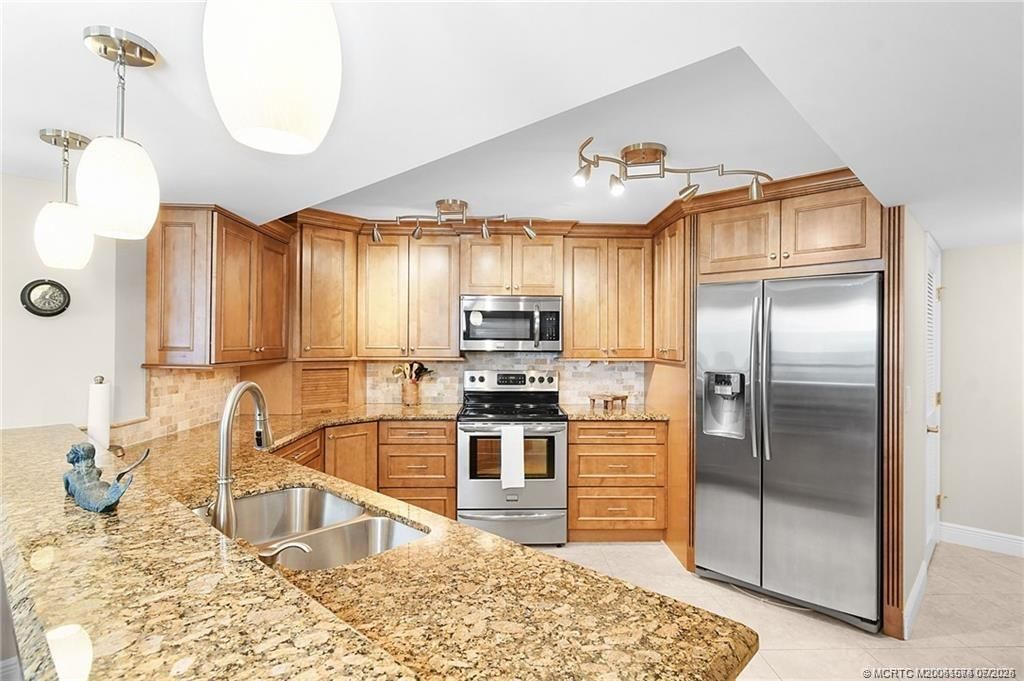 Interior, Kitchen, Pendant Lights, Stainless Steel Appliances