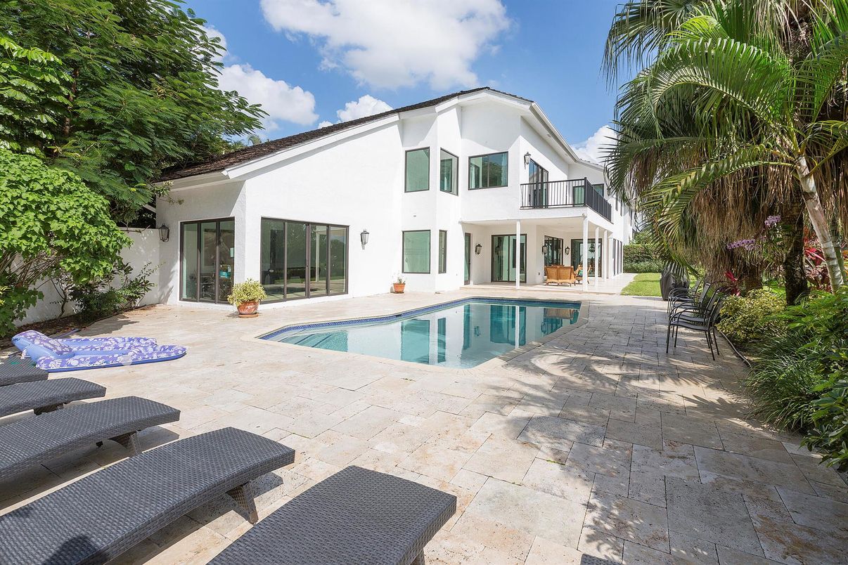 Exterior, Pool