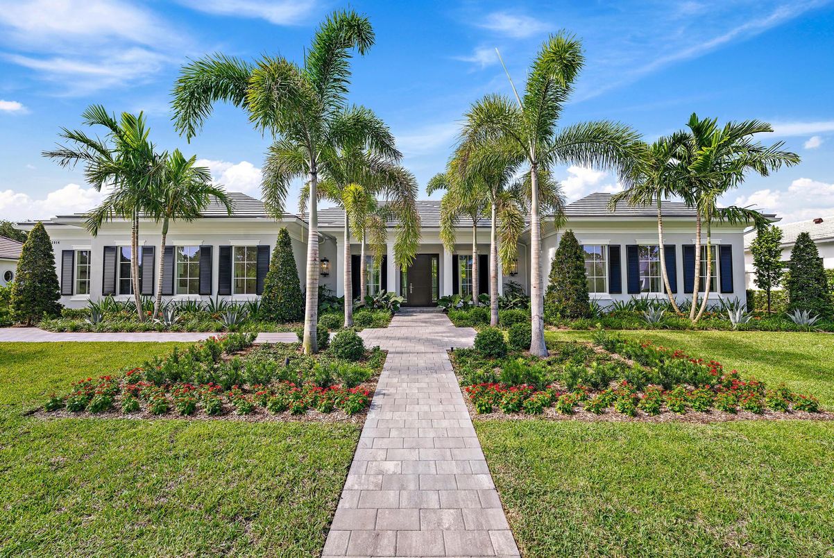Backyard, Exterior, Facade, Ranch