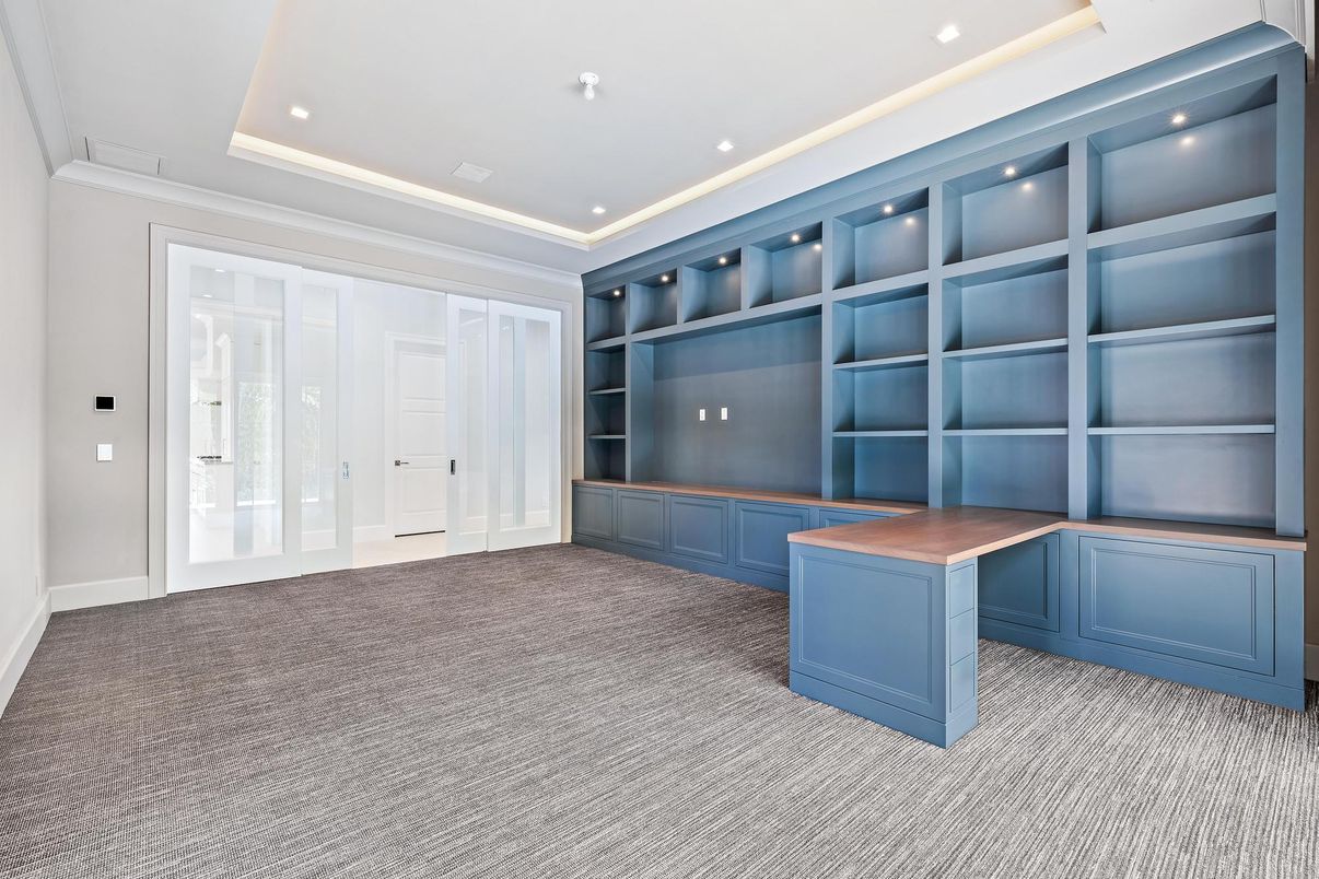 Empty room, Interior, Recessed Lighting