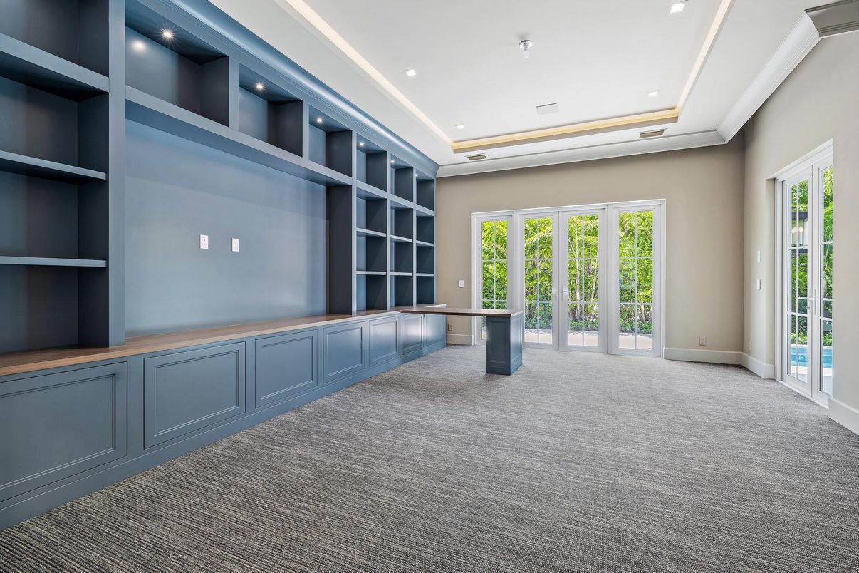 Empty room, Interior, Recessed Lighting