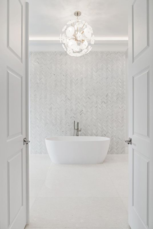 Bathroom, Chandelier, Free Standing Baths, Interior