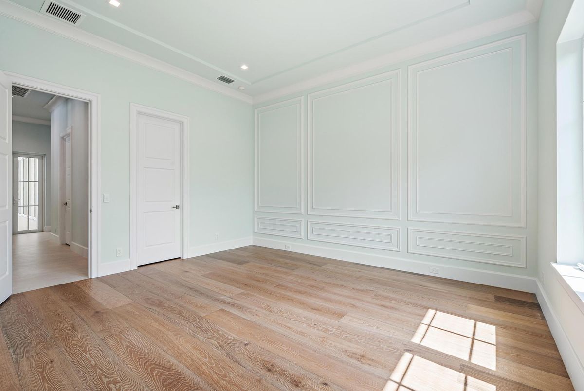 Empty room, Interior, Recessed Lighting, Wood Texture Flooring