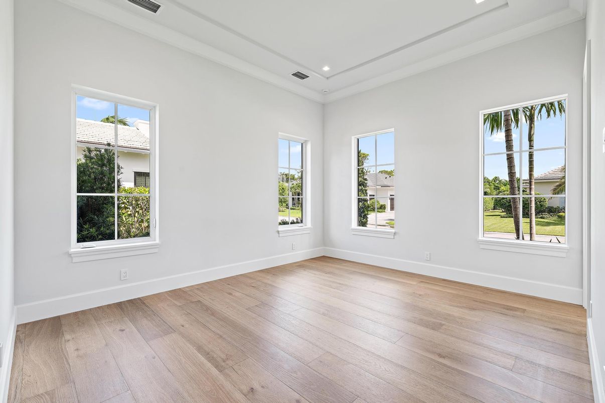 Empty room, Interior, Recessed Lighting, Wood Texture Flooring