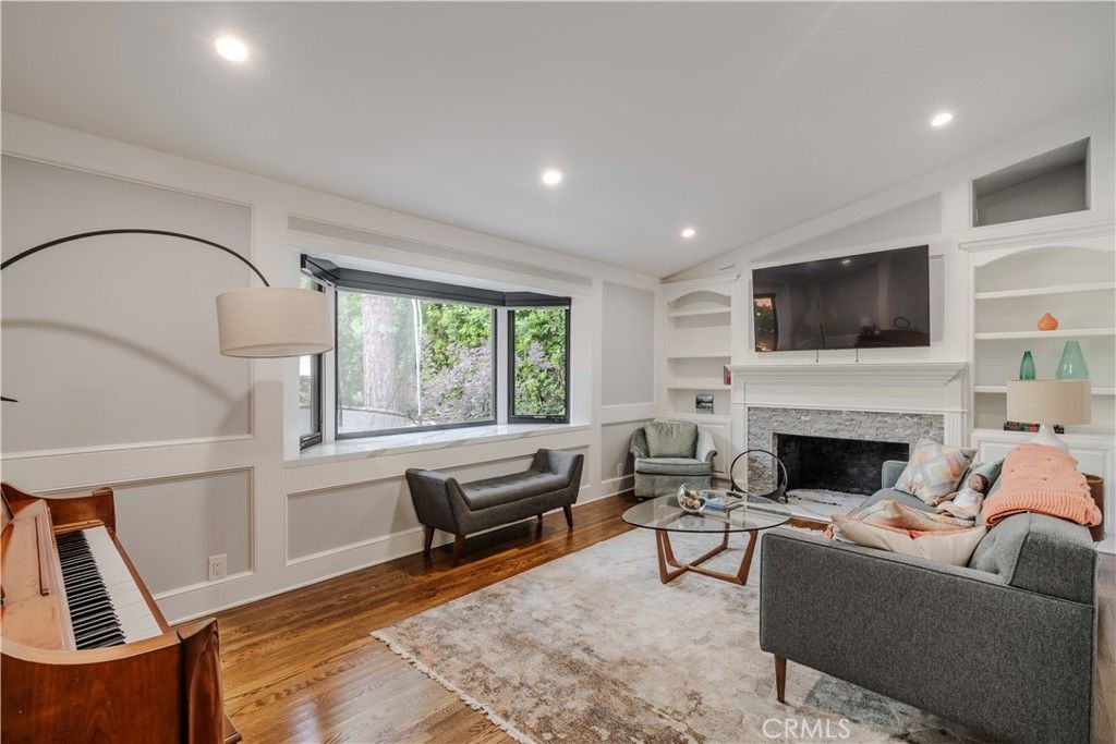 Fireplace, Interior, Living room, Piano, Recessed Lighting, Wood Texture Flooring