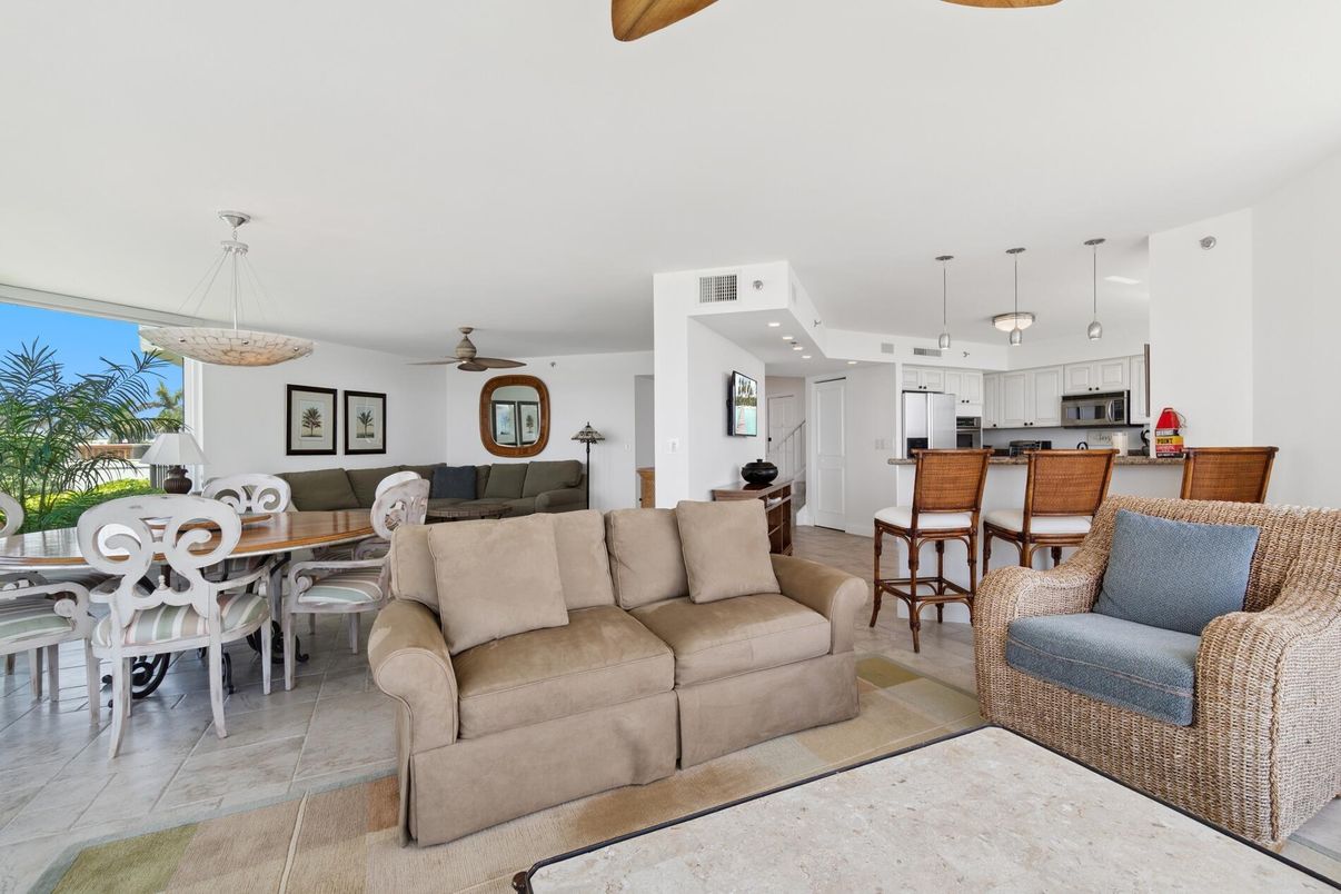 Dining room, Interior, Kitchen, Living room, Pendant Lights, Recessed Lighting, Stainless Steel Appliances