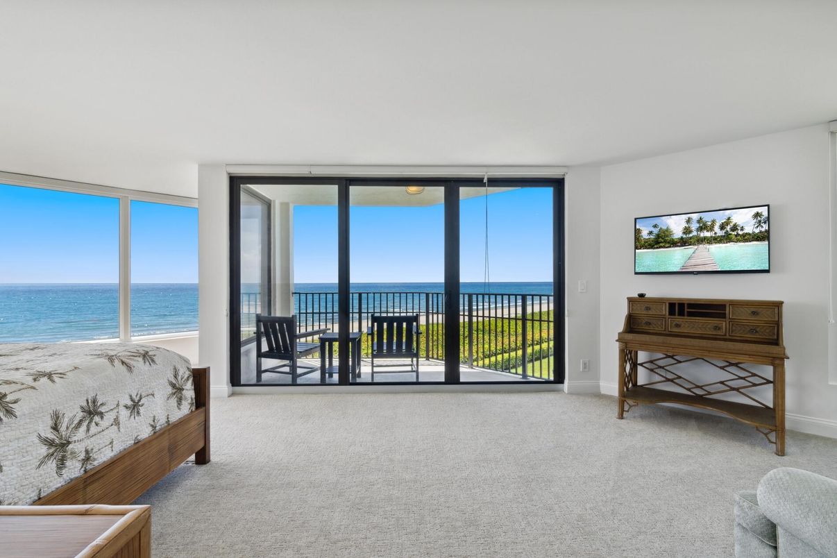 Bedroom, Interior, Water