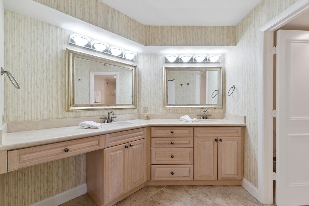 Bathroom, Dual Sink Vanities, Interior