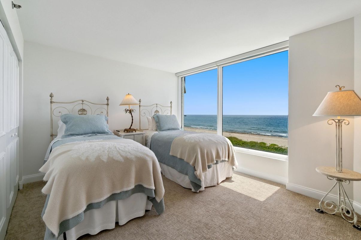 Bedroom, Interior, Water
