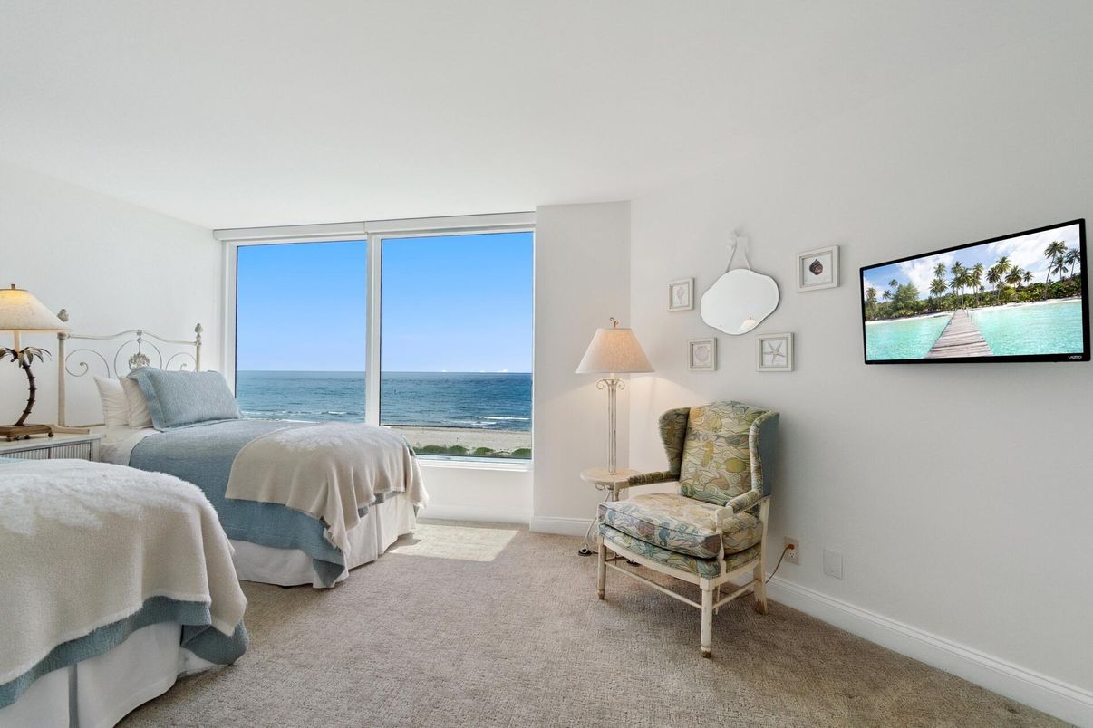 Bedroom, Interior, Water