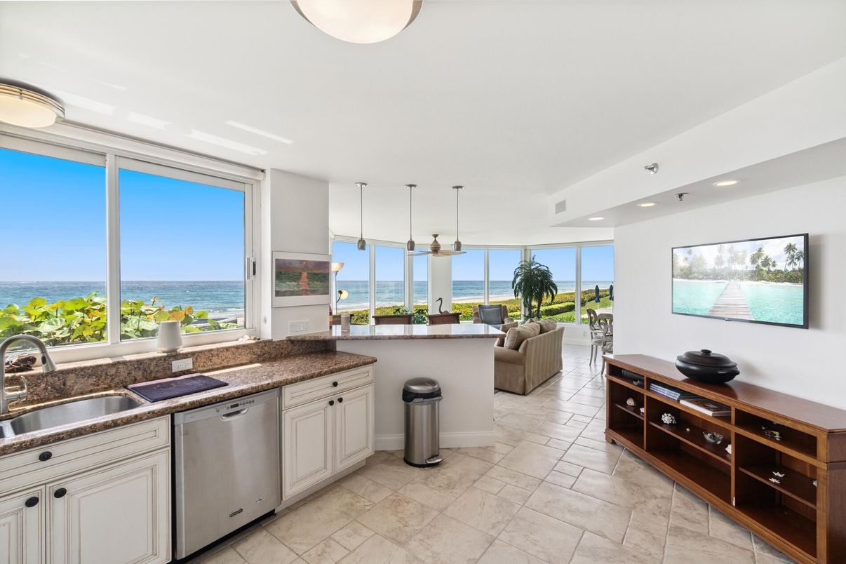 Interior, Kitchen, Pendant Lights, Recessed Lighting, Stainless Steel Appliances, Water