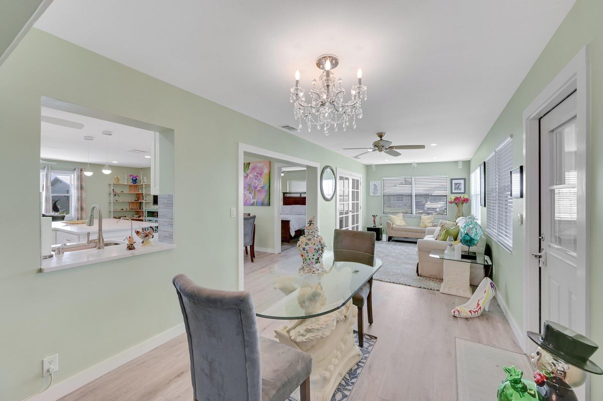 Chandelier, Dining room, Interior, Living room, Recessed Lighting, Wood Texture Flooring