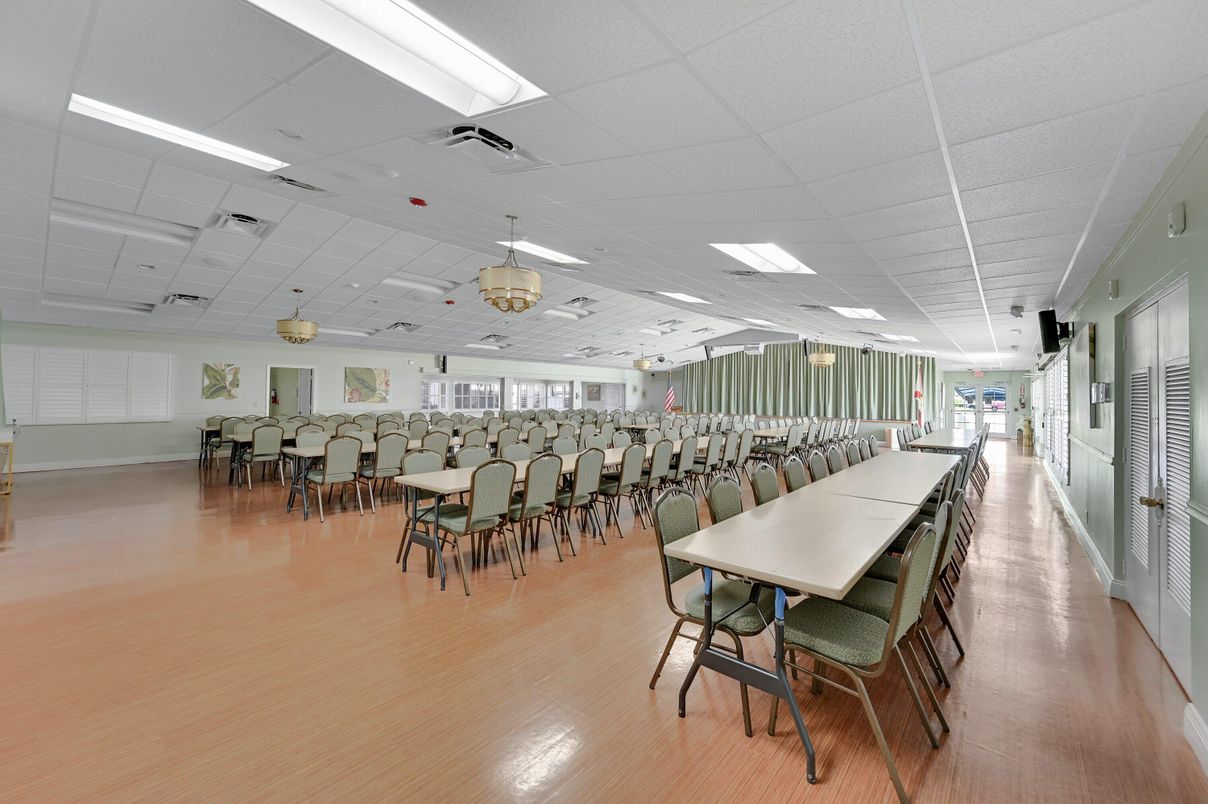 Dining room, Interior, Pendant Lights, Recessed Lighting