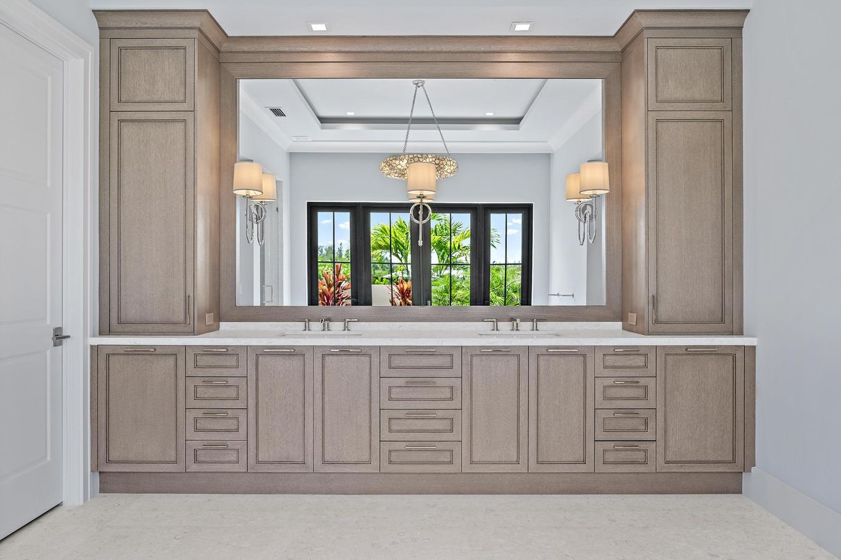 Bathroom, Dual Sink Vanities, Interior, Pendant Lights, Recessed Lighting