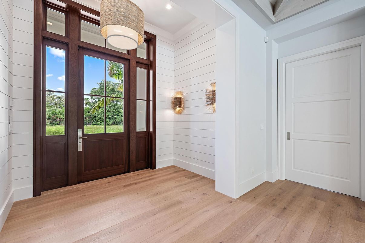Interior, Recessed Lighting, Wood Texture Flooring