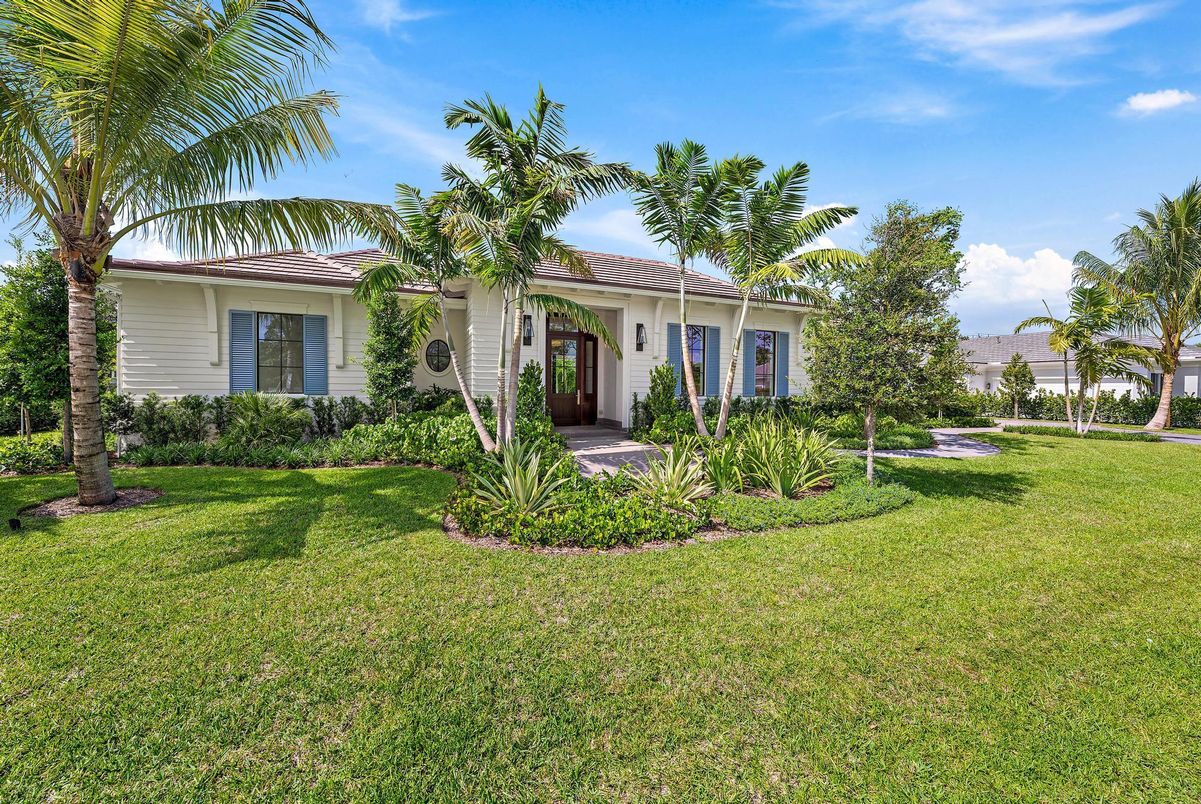Backyard, Exterior, Facade, Ranch