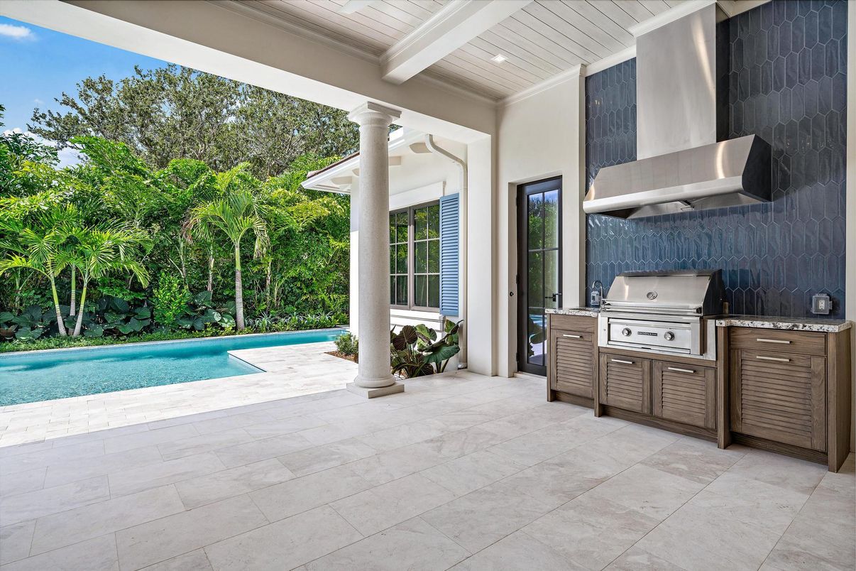 Exterior, Pool
