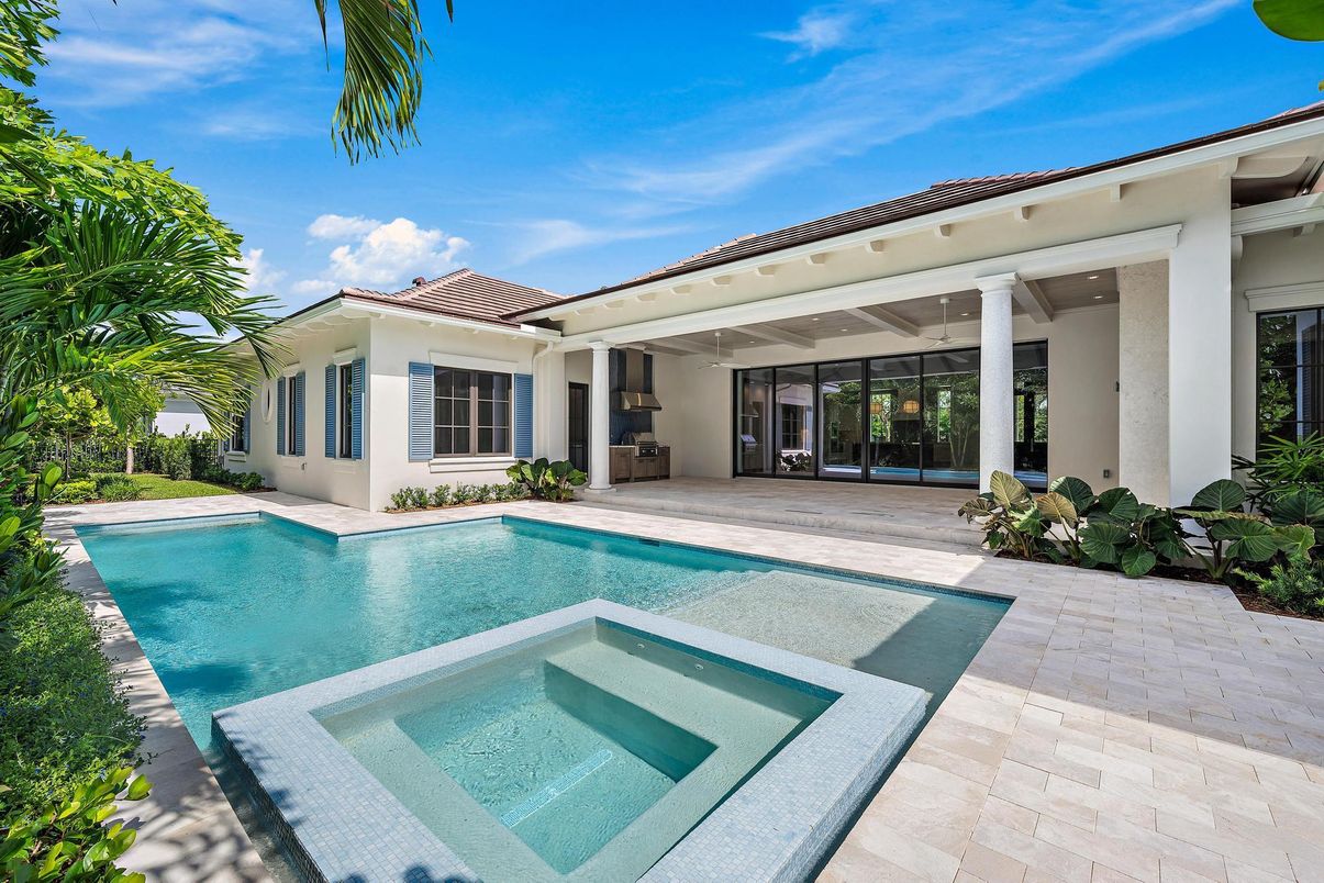 Exterior, Pool