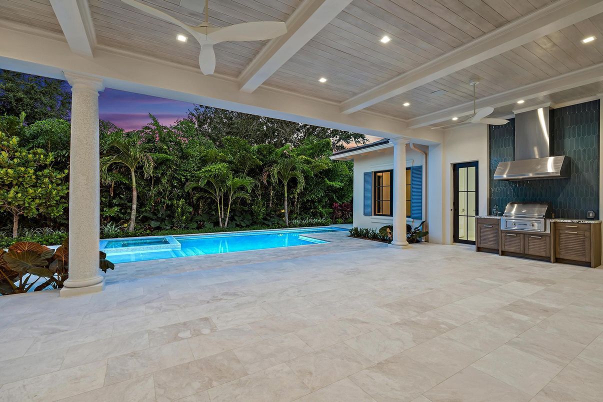 Exterior, Pool