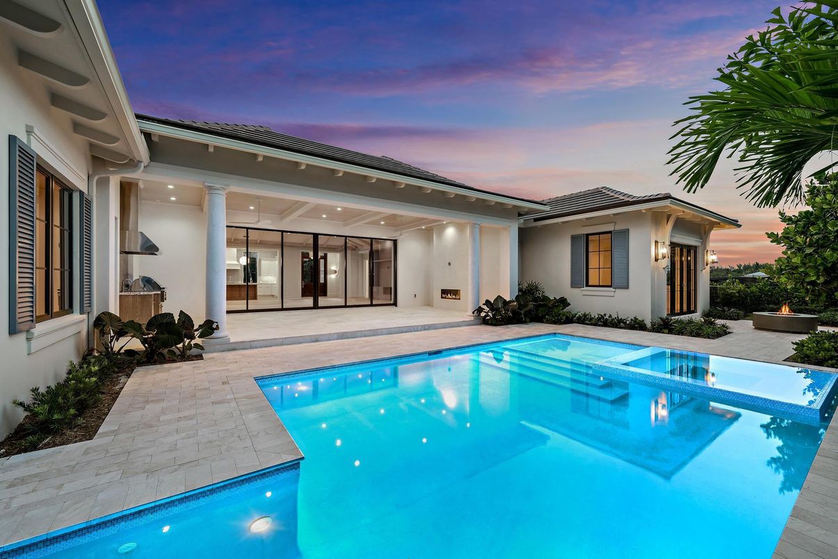 Exterior, Pool